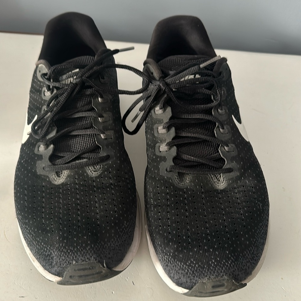 Nike men’s running shoe size 15